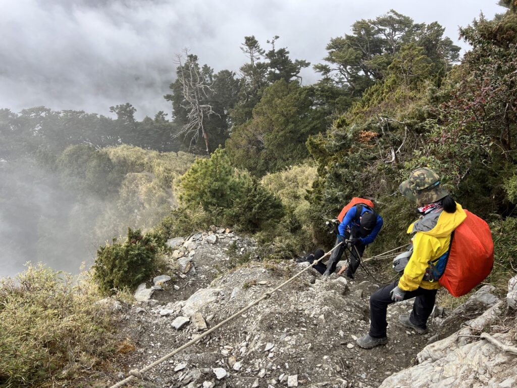 關山嶺山回程下切
