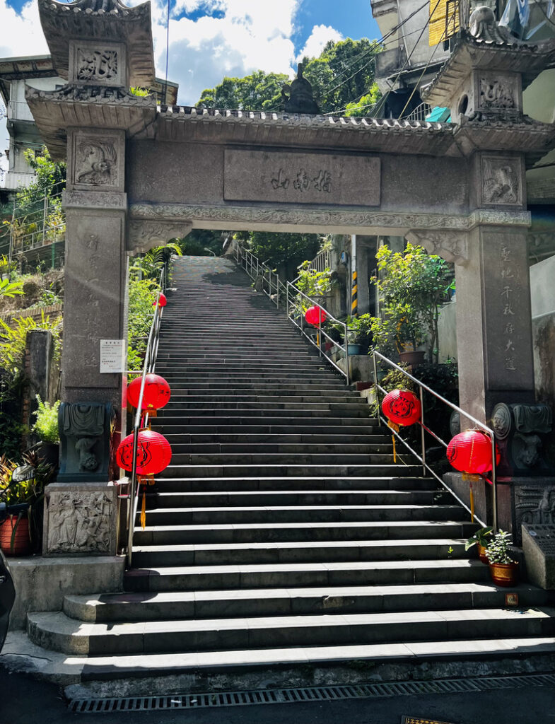 指南千階步道入口