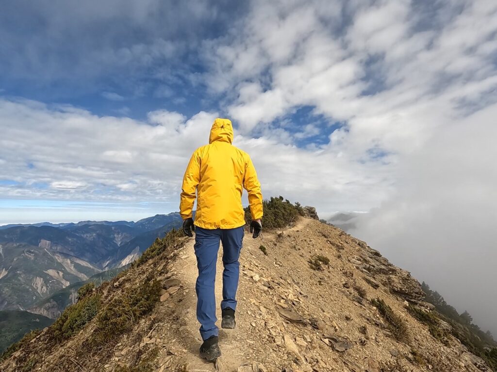 塔關山稜線